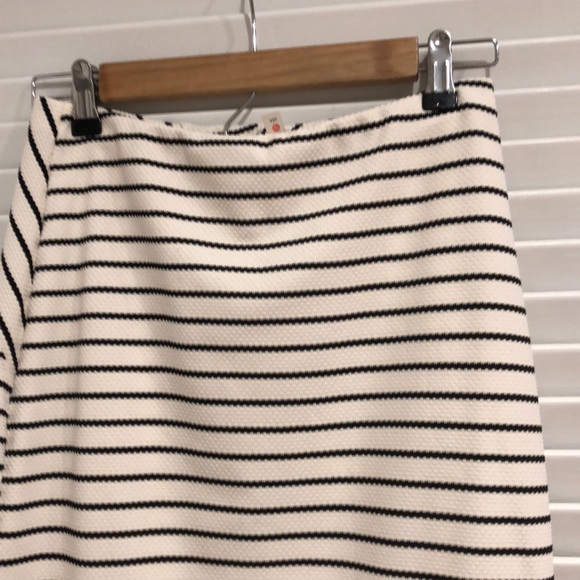 Black and white striped pencil skirt - Picture 4 of 6